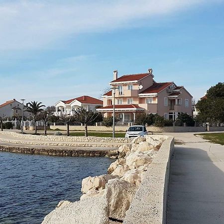 Apartmani Lorena Privlaka  Buitenkant foto