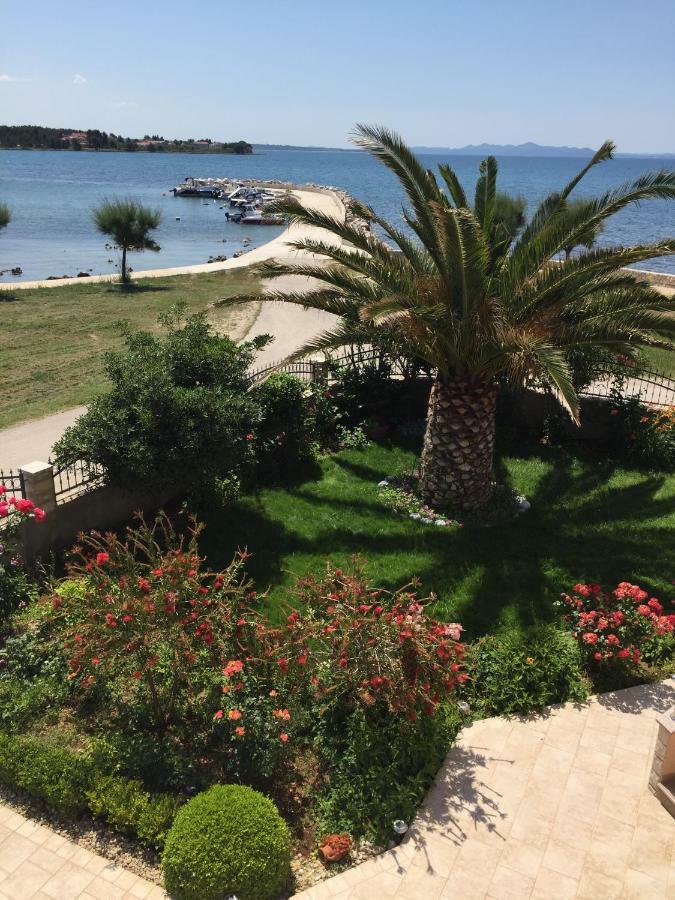 Apartmani Lorena Privlaka  Buitenkant foto