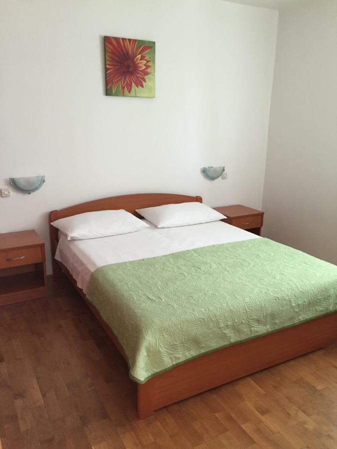 Apartmani Lorena Privlaka  Buitenkant foto