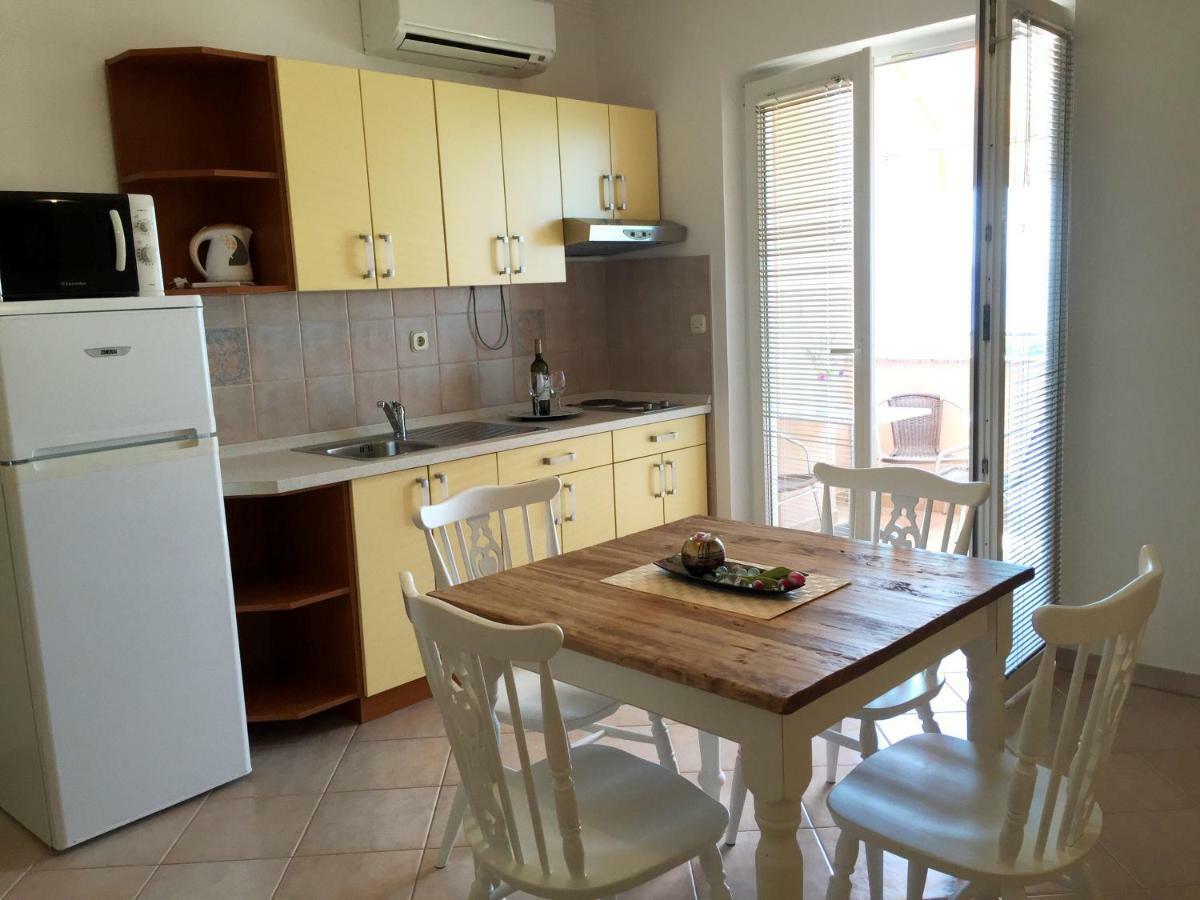 Apartmani Lorena Privlaka  Buitenkant foto