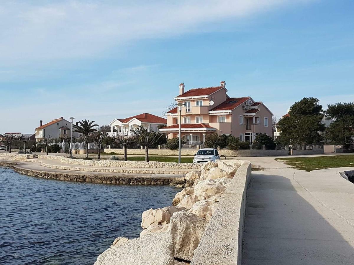 Apartmani Lorena Privlaka  Buitenkant foto