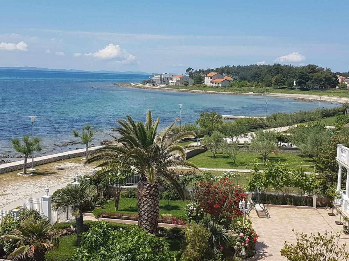 Apartmani Lorena Privlaka  Buitenkant foto