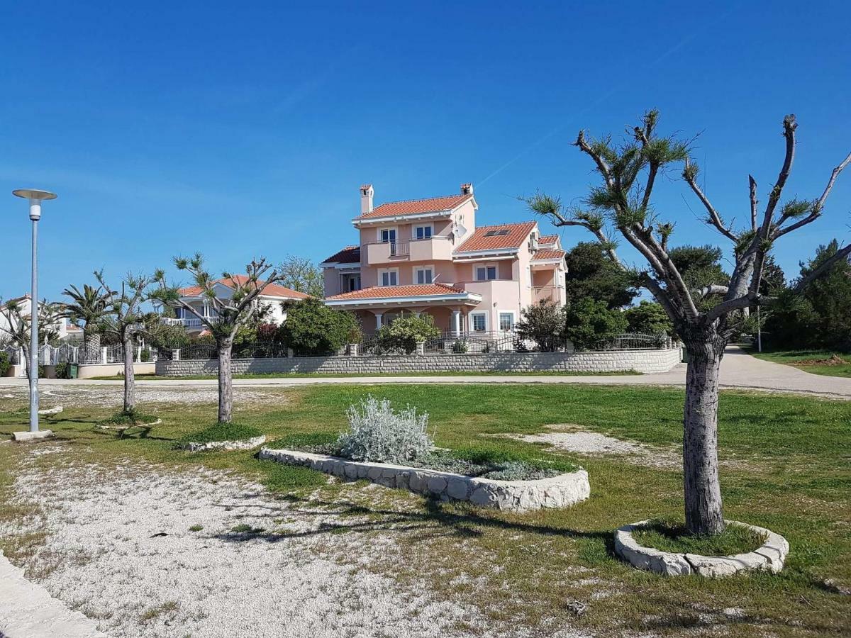 Apartmani Lorena Privlaka  Buitenkant foto